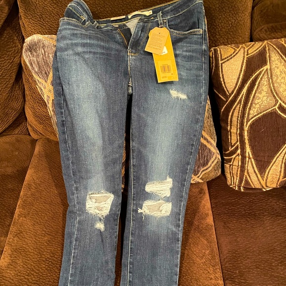Levi’s size 28 high-rise distressed skinny jeans. - Picture 3 of 6